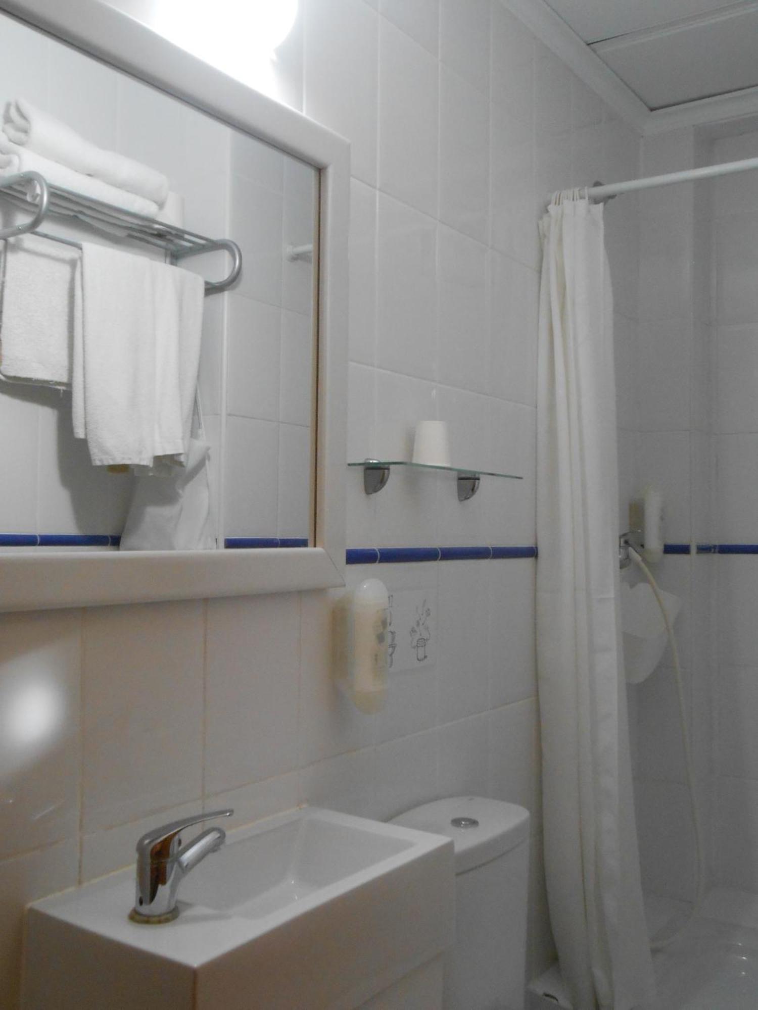 Hostal El Callejon Tarragona Exterior photo