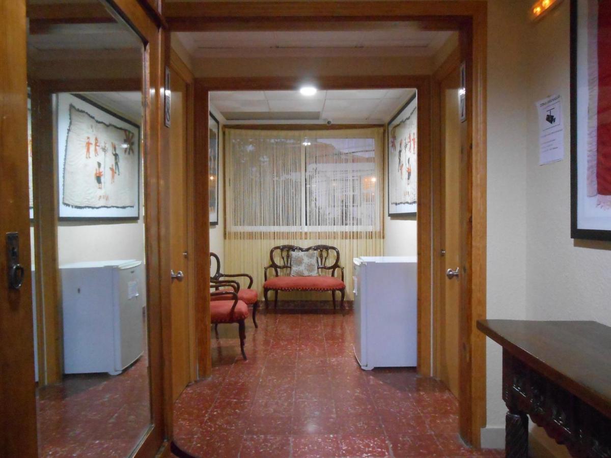 Hostal El Callejon Tarragona Exterior photo