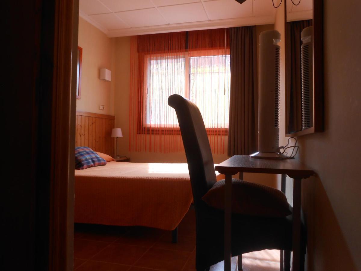 Hostal El Callejon Tarragona Exterior photo