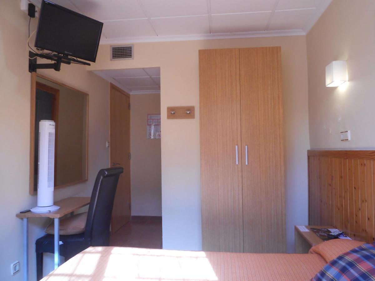 Hostal El Callejon Tarragona Exterior photo