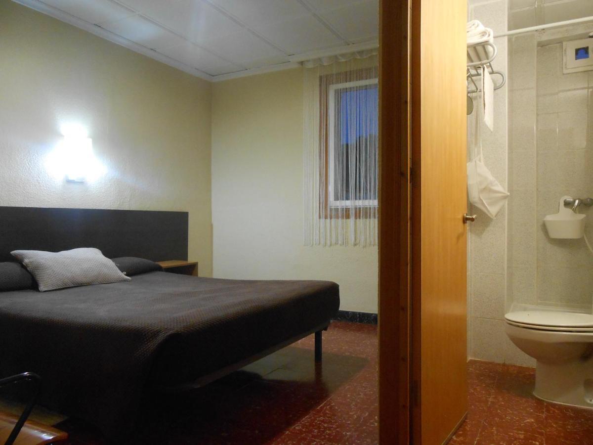 Hostal El Callejon Tarragona Exterior photo