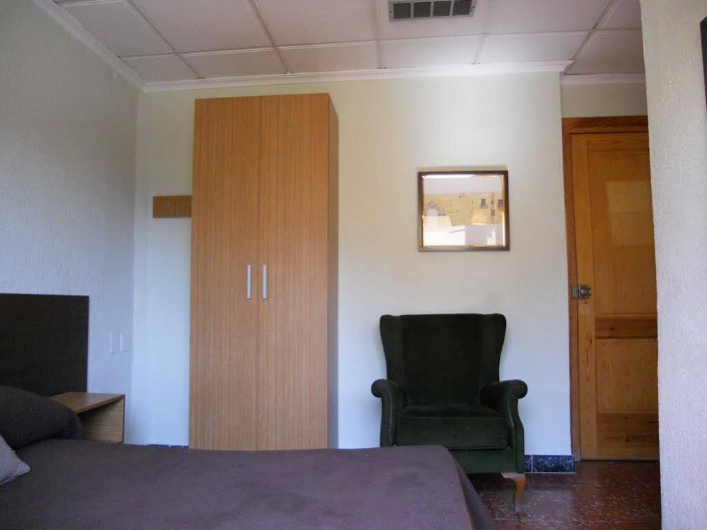 Hostal El Callejon Tarragona Exterior photo